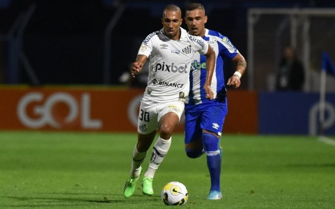 Santos joga mal e perde para o Avaí na Ressacada pelo Brasileirão