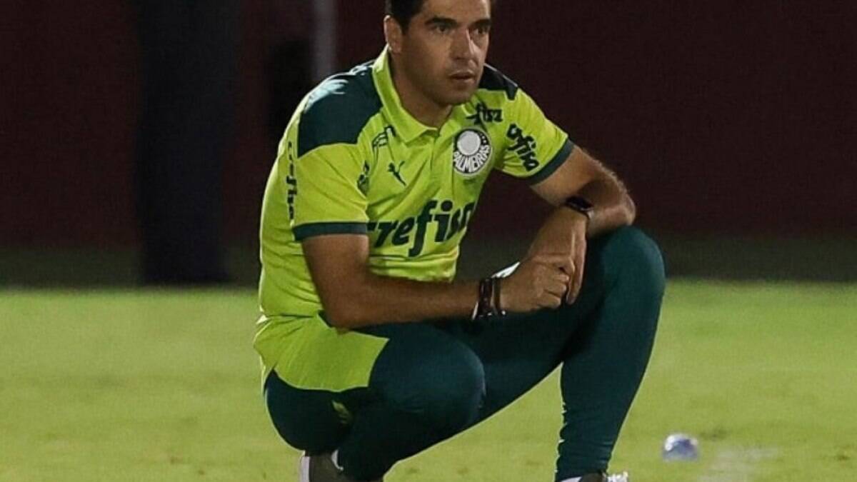 Apesar das chances perdidas, Abel aprova volume de jogo do Palmeiras: 'O caminho é esse'