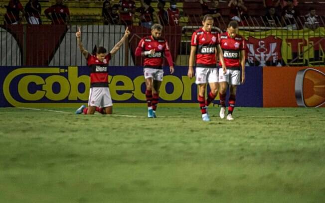 Pedro destaca parceria com Gabigol após goleada do Flamengo: 'Me sinto muito confortável'