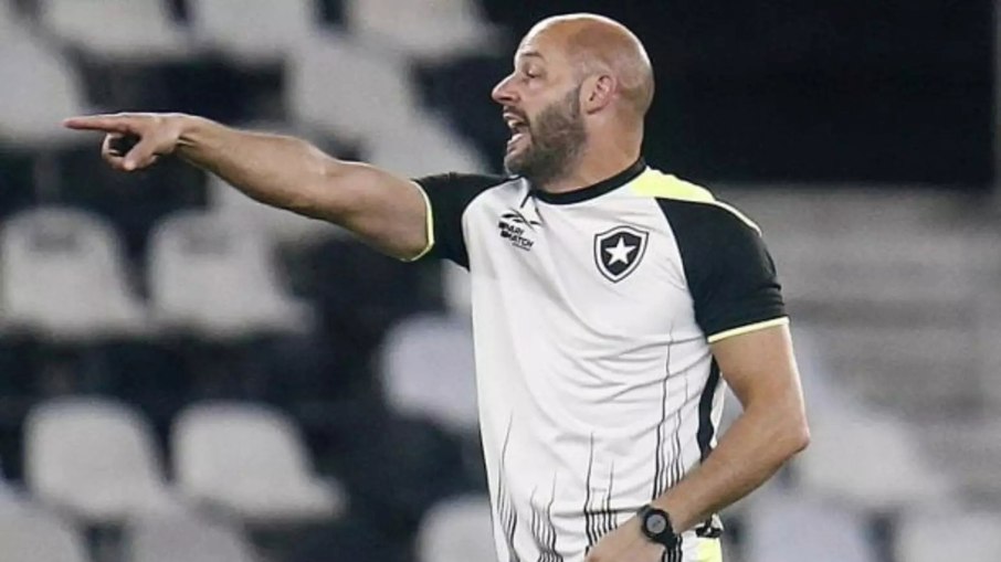 Franclim Carvalho foi anunciado como técnico do Botafogo 