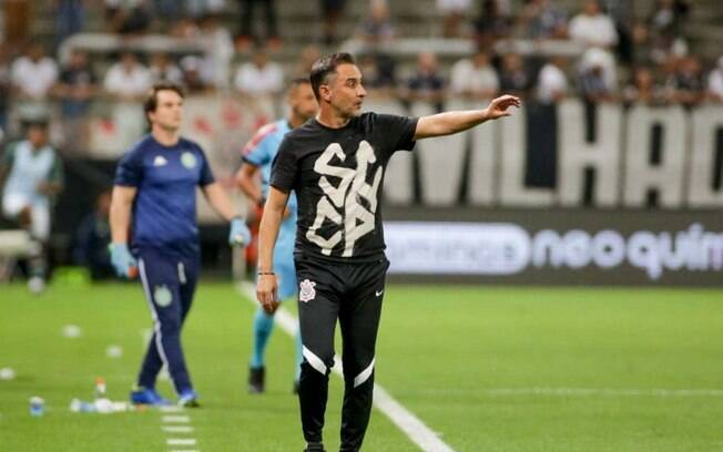 Vítor Pereira confessa que o gol sofrido fez o Corinthians 'menos racional e mais emocional'