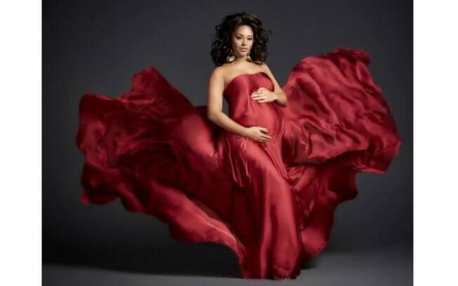 Juliana Alves também está na lista dos ensaios fotográficos da gravidez de famosas que são considerados inspiradores