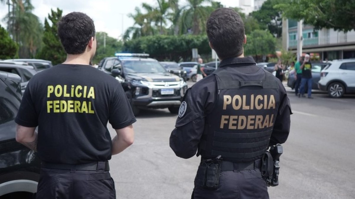 PF conduz 55 pessoas e apura 15 suspeitas de flagrantes de crime - Foto