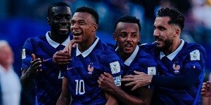 Craque vive à beira de colapso e cria caos na seleção francesa