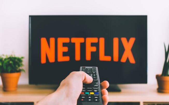 Netflix terá que fazer streaming de 20 canais estatais na Rússia