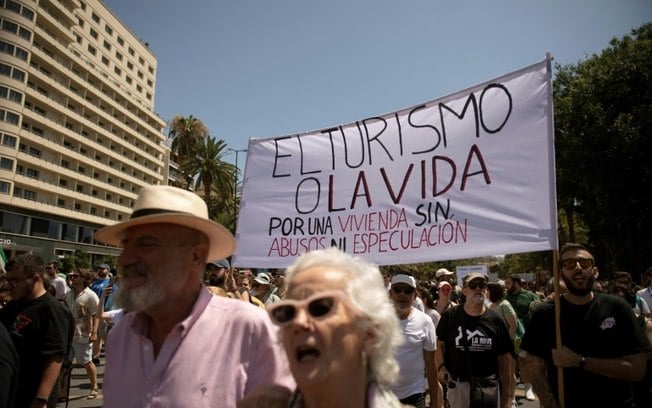 Manifestação contra o turismo de massa e os preços da habitação em Málaga em 29 de junho de 2024