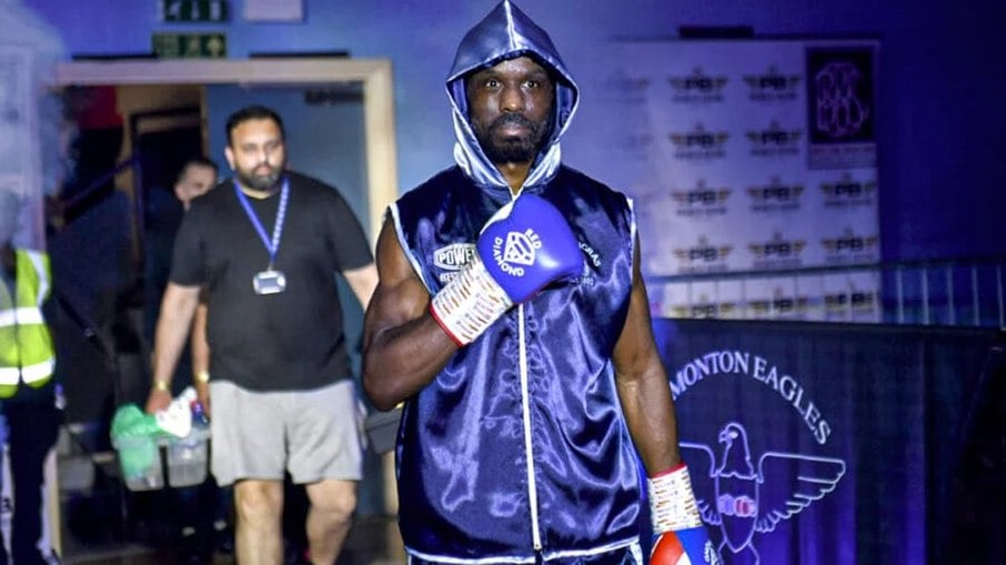 Sherif Lawal havia anunciado sua entrada no boxe profissional no início do ano