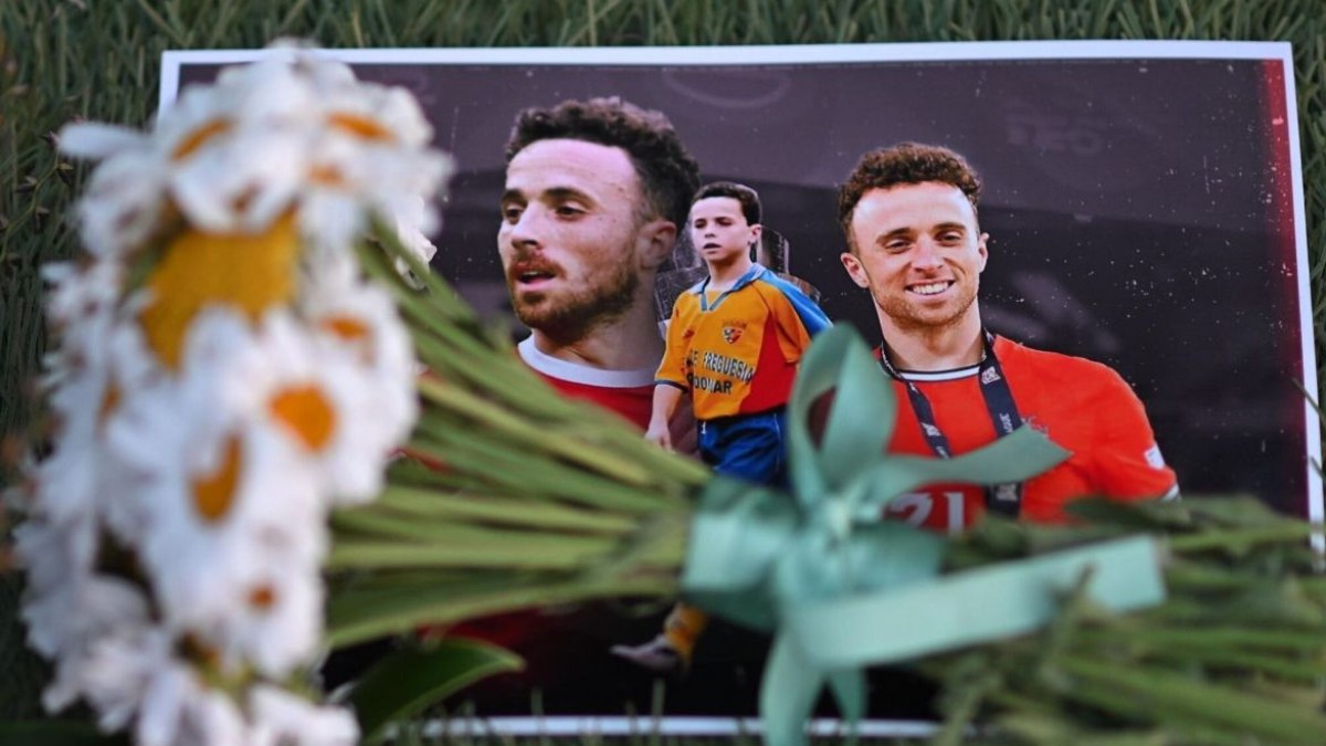 Velório de Diogo Jota e do irmão é marcado por silêncio e comoção
