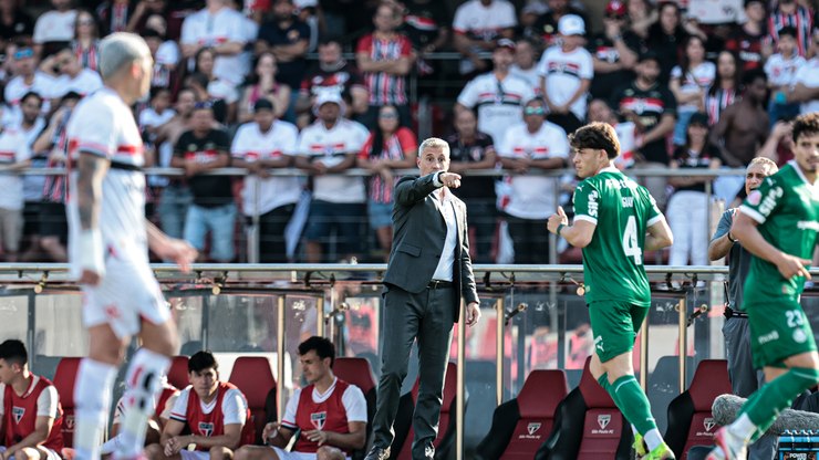 Crespo sobre pênalti polêmico: 'Escandaloso. Nunca vi algo igual'