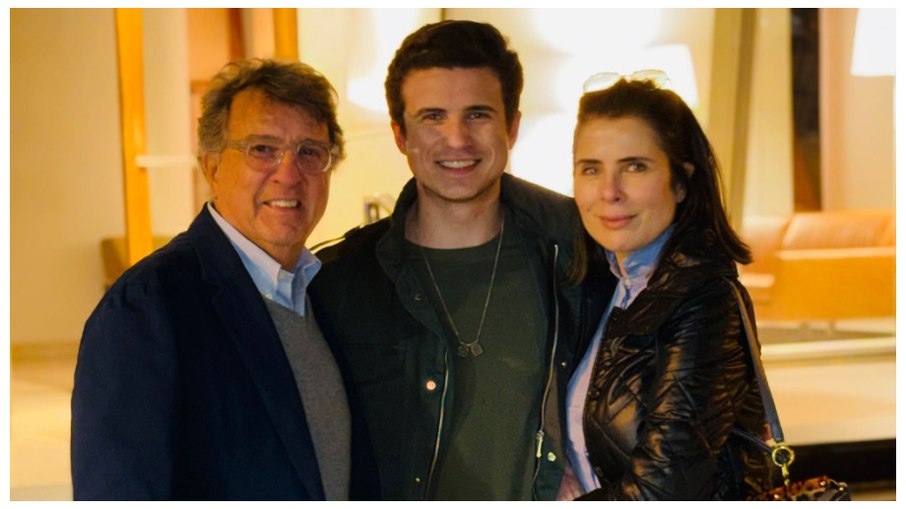 André Marinho com os pais