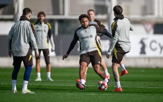 Jogadores da Juventus durante treinamento da equipe Jogadores da Juventus durante treinamento da equipe
