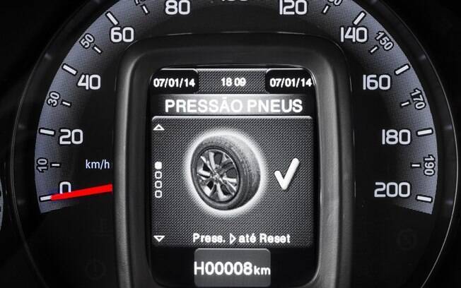 Monitoramento de pressão dos pneus em modelos populares é menos preciso, mas quebra o galho