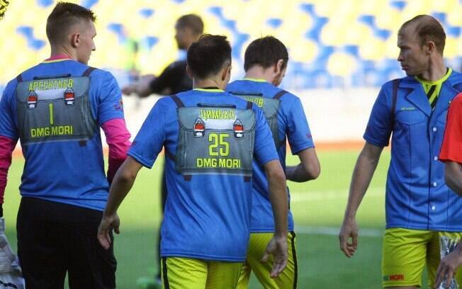 FC Volga Ulyanovsk, clube da Rússia, lançou a inusitada camisa volta às aulas