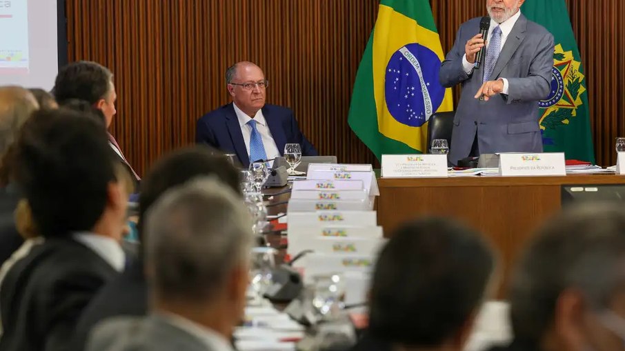 Lula durante a primeira reunião ministerial de 2024