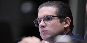 Motta anuncia votação da PEC da Blindagem para hoje