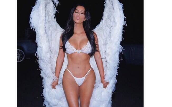 Foto de Kim Kardashian de lingerie bomba na web