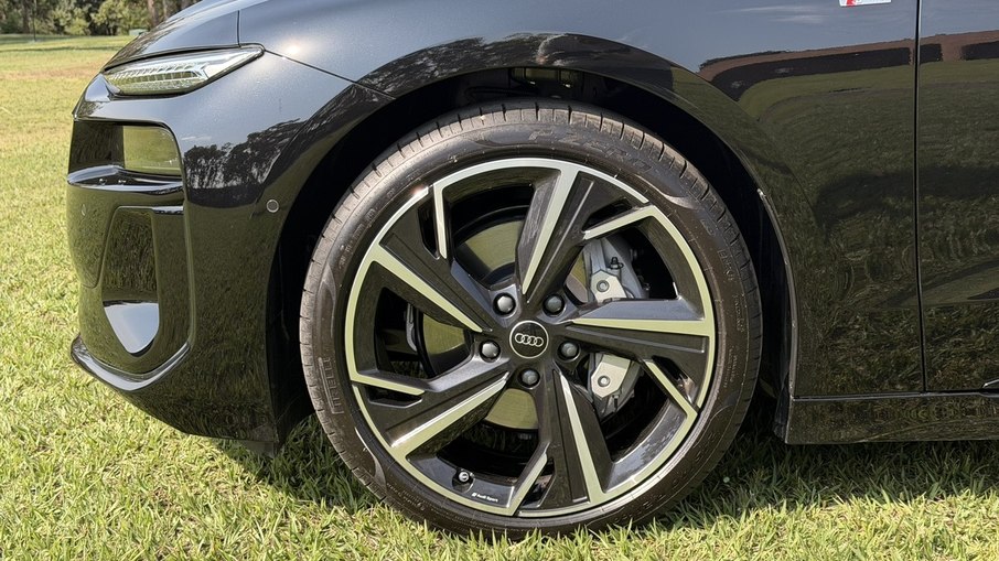 Audi A6 Avant e-tron utiliza rodas de 21 polegadas com pneus de medidas diferentes entre os eixos