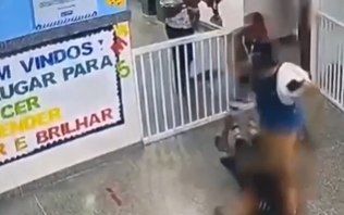 Diretora é agredida por mãe de criança em escola; veja