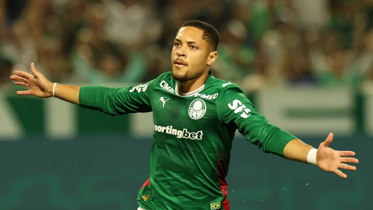 Palmeiras vence Fluminense e se mantém na liderança do Brasileiro