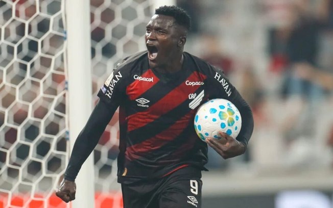 Pedro (esq.) e Viveros são fonte de inspiração para Flamengo e Athletico