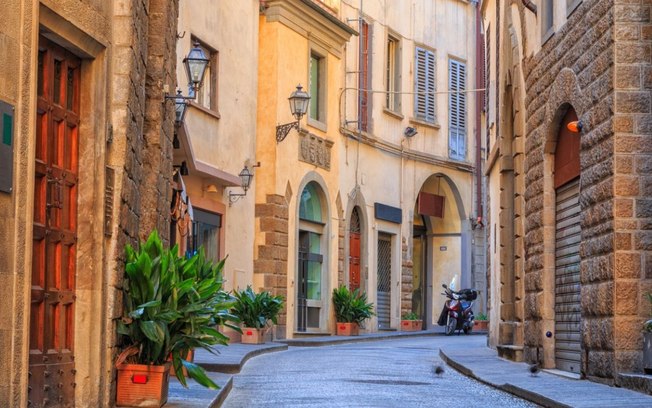 Mulher compra casa por 1 Euro na Itália e antes e depois impressiona