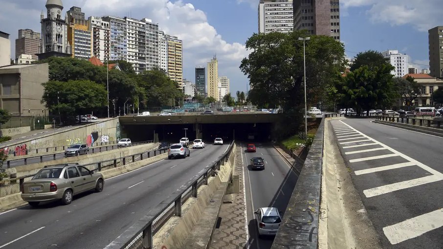 Elevado João Goulart, o Minhocão, no centro de São Paulo Elevado João Goulart, o Minhocão, no centro de São Paulo