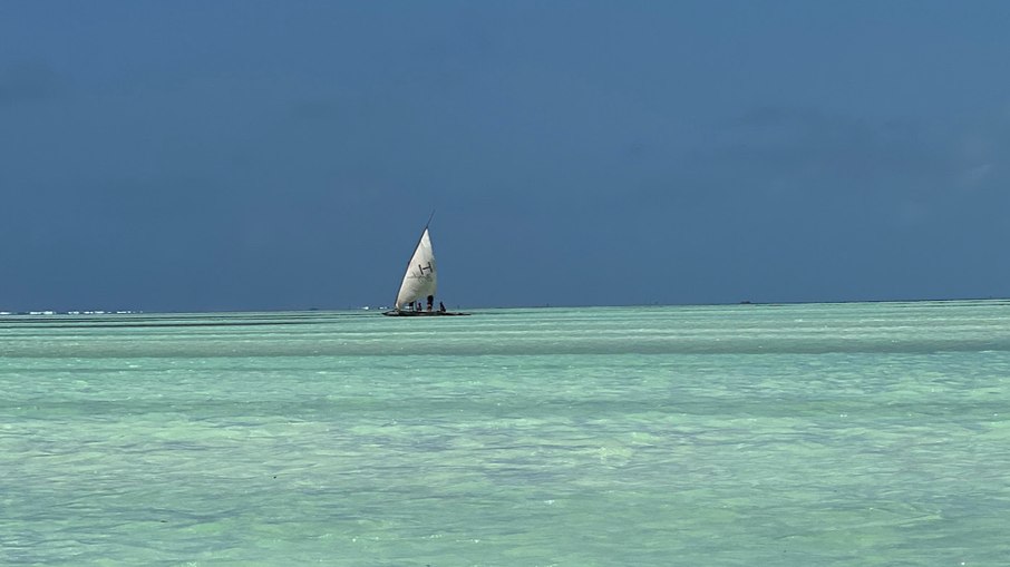 Mar azul de Zanzibar