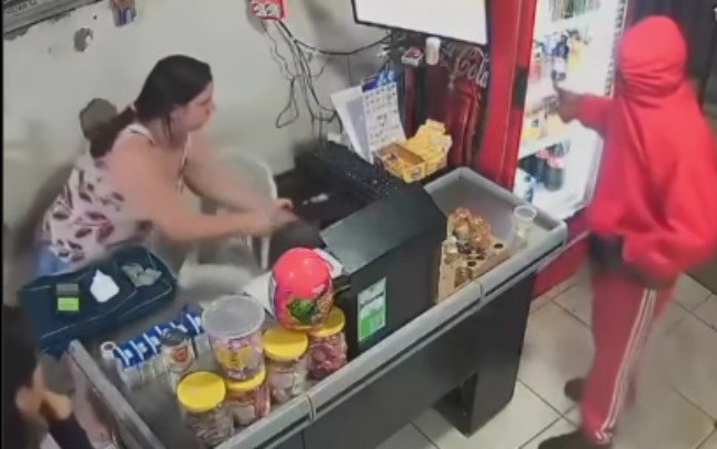 Dono de mercado mata assaltantes em Mococa Dono de mercado mata assaltantes em Mococa