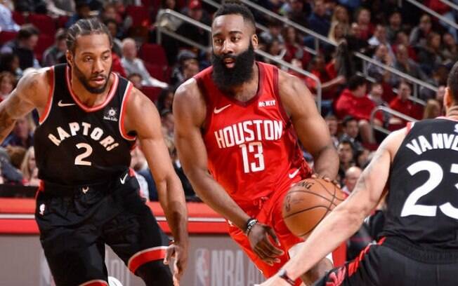 James Harden, do Houston Rockets, fez 35 pontos diante do Toronto Raptors e venceu duelo de estrelas com Kawhi Leonard