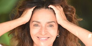 Claudia Ohana sobre envelhecer: “Não estou velha, estou viva”