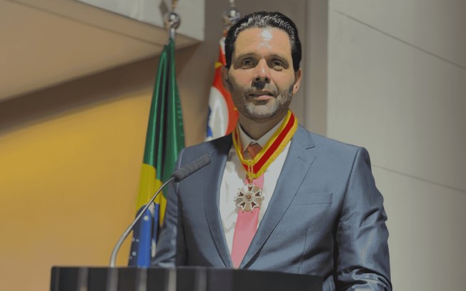 Empresário do setor automotivo é condecorado
