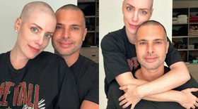 Marido raspa o cabelo em meio ao tratamento de câncer