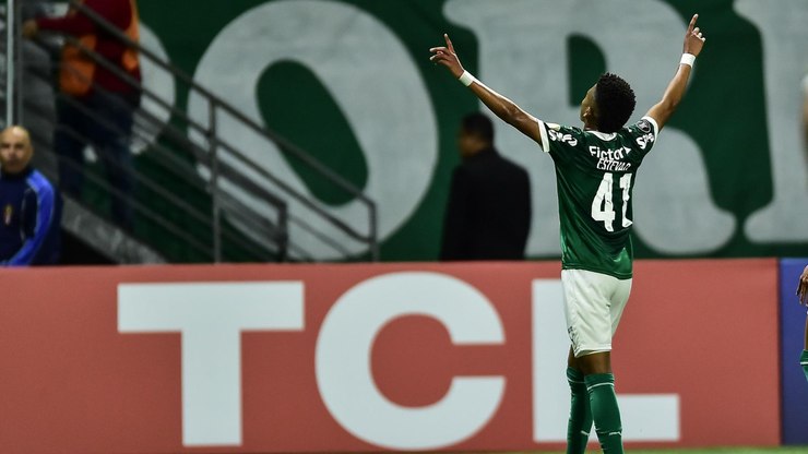 Em%20adeus%20de%20Est%C3%AAv%C3%A3o%20no%20Allianz%2C%20Palmeiras%20goleia%20Sporting%20Cristal