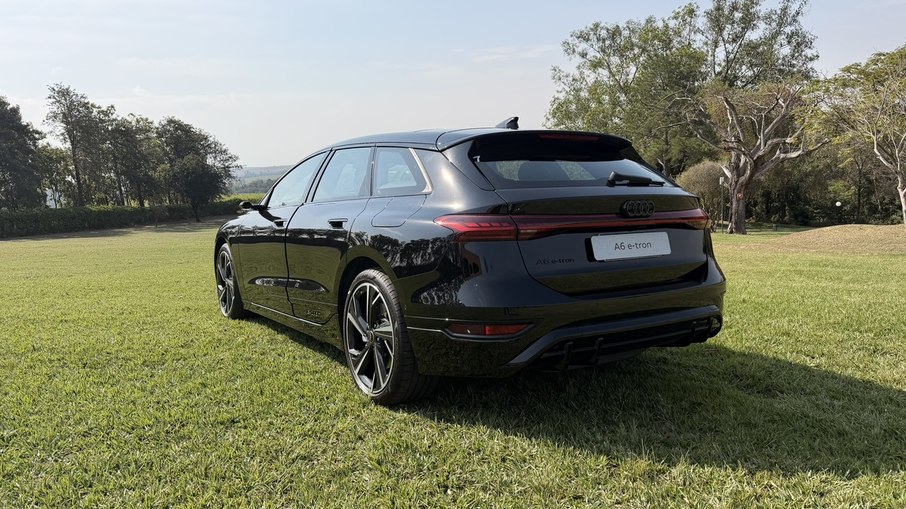 Audi A6 Avant e-tron tem quase cinco metros de comprimento e carroceria station wagon
