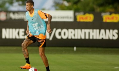 Benfica atravessa Porto e se aproxima de João Victor, do Corinthians