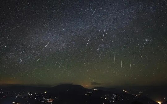 Fragmentos do cometa Halley cruzam o céu
hoje; saiba como ver