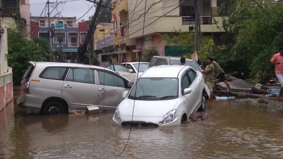 Quedas em bueiros e esgotos abertos matam com frequência em Nova Déli durante o período de monções, que causa enchentes e alagamentos na capital indiana