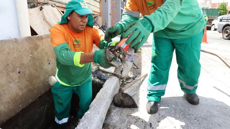 A limpeza é realizada diariamente por 6 equipes municipais