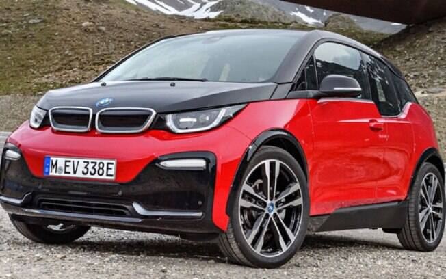 O BMW i3 é construído  em fibra de carbono e liga de alumínio para compensar o peso da bateria