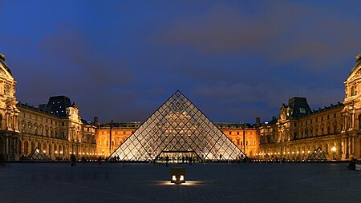 Louvre ficou fechado por dois dias após o roubo Louvre ficou fechado por dois dias após o roubo