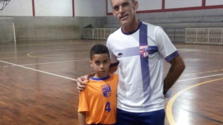Cauã Souza, à época do SEC Guarulhos, ao lado do professor Serginho, seu primeiro treinador. Cauã Souza, à época do SEC Guarulhos, ao lado do professor Serginho, seu primeiro treinador.