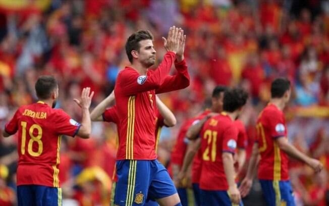 Piqué quer voltar a representar a seleção espanhola na Copa do Mundo, diz jornal