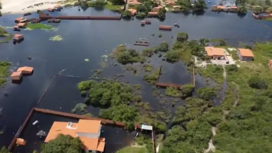 Enchentes no Maranhão alagam bairro de Barreirinhas 