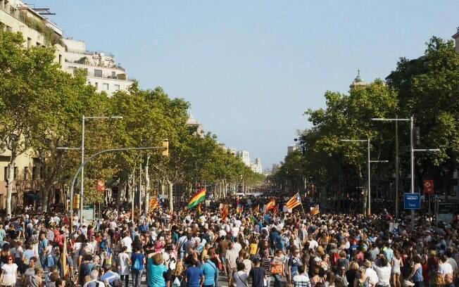 'No tinc por' (Não tenho medo) foi o lema de passeata contra o terrorismo neste sábado em Barcelona