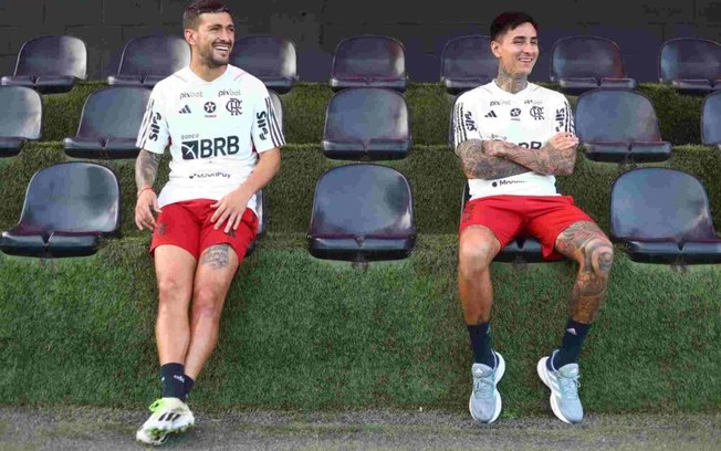 Pulgar e Arracaeta em treino do Flamengo