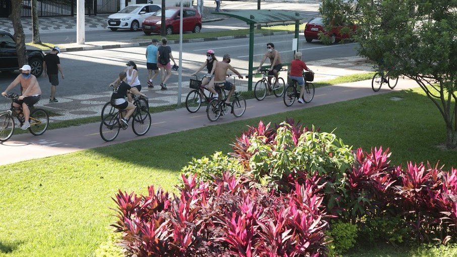 A ciclovia foi construída em paralelo ao jardim para completar a paisagem