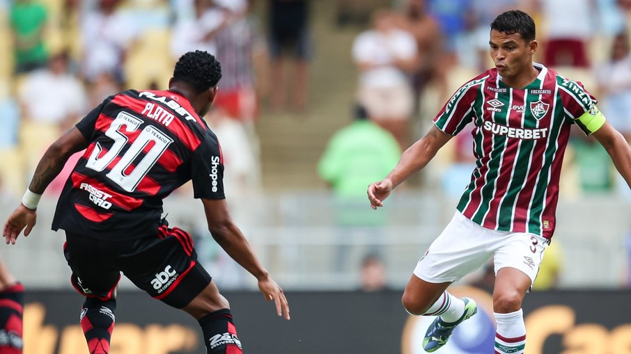 Fluminense e Flamengo lutam pelo título do Campeonato Carioca Fluminense e Flamengo lutam pelo título do Campeonato Carioca