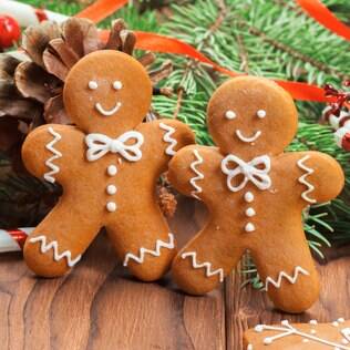 Em alguns países é muito comum fazer biscoito de gengibre para colocar na decoração natalina e presentear pessoas 