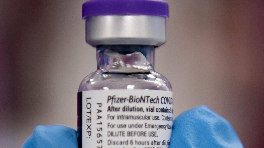 Pfizer ofereceu vacinas e cobrou resposta do Planalto em 10 emails