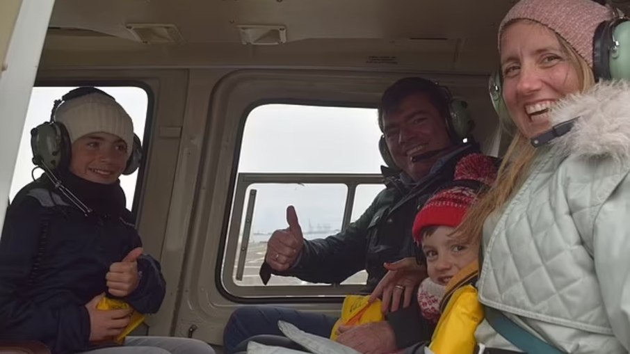 Foto mostra família antes do acidente de helicóptero Foto mostra família antes do acidente de helicóptero